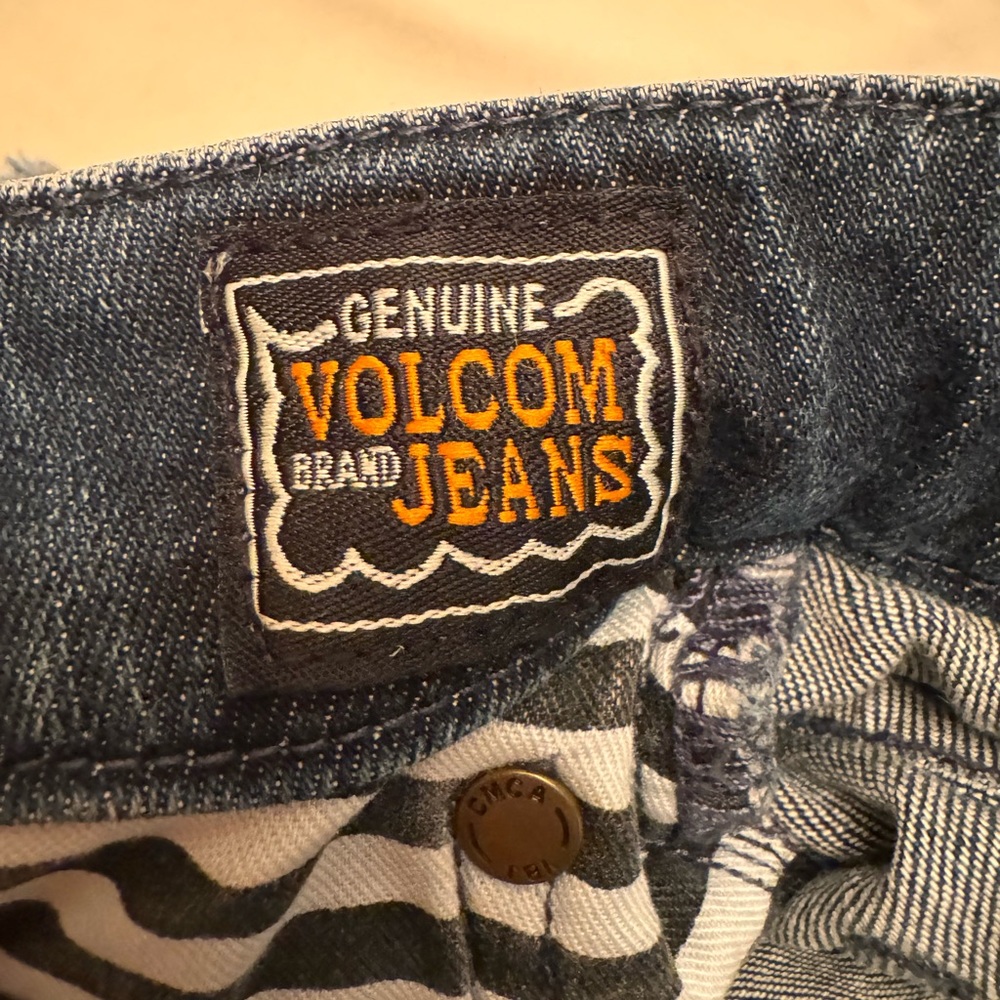 Volcom shorts